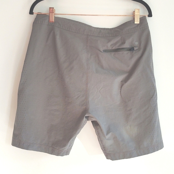 Mack Weldon 4-Way Active Short in Gray Water Repellent Size Small - Picture 14 of 15